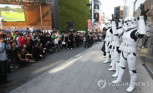【星球大戰日】達斯·維達現身首爾明洞街頭