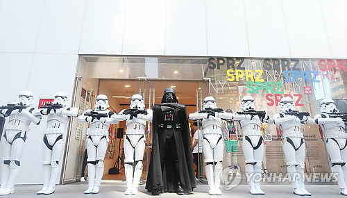 【星球大戰日】達斯·維達現身首爾明洞街頭