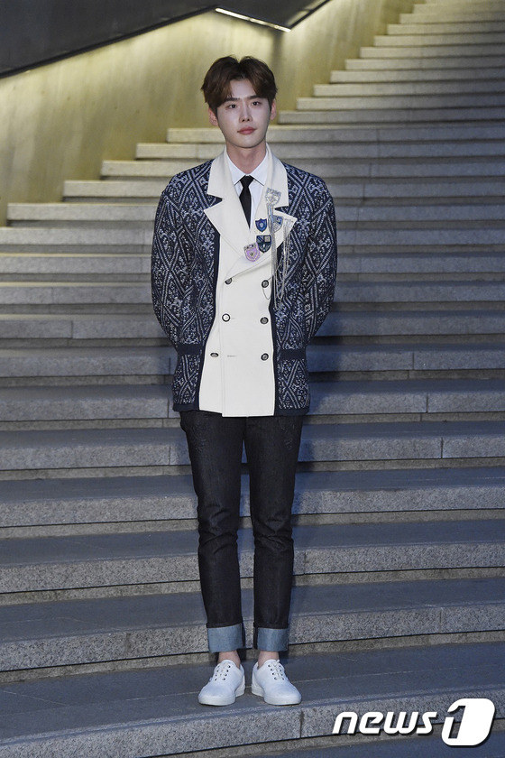 bigbang權志龍太陽現身秀場裝扮吸睛 允兒桂綸鎂雪紡衫大比拼【組圖】