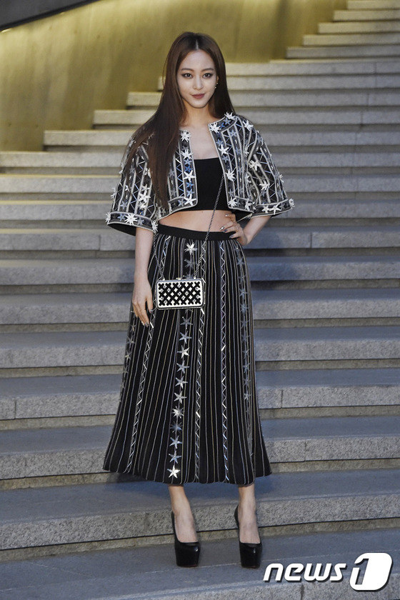 bigbang權志龍太陽現身秀場裝扮吸睛 允兒桂綸鎂雪紡衫大比拼【組圖】