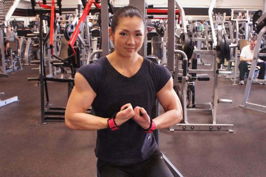 【揭秘】韓國金剛芭比：老公是教練 健身致胸縮水