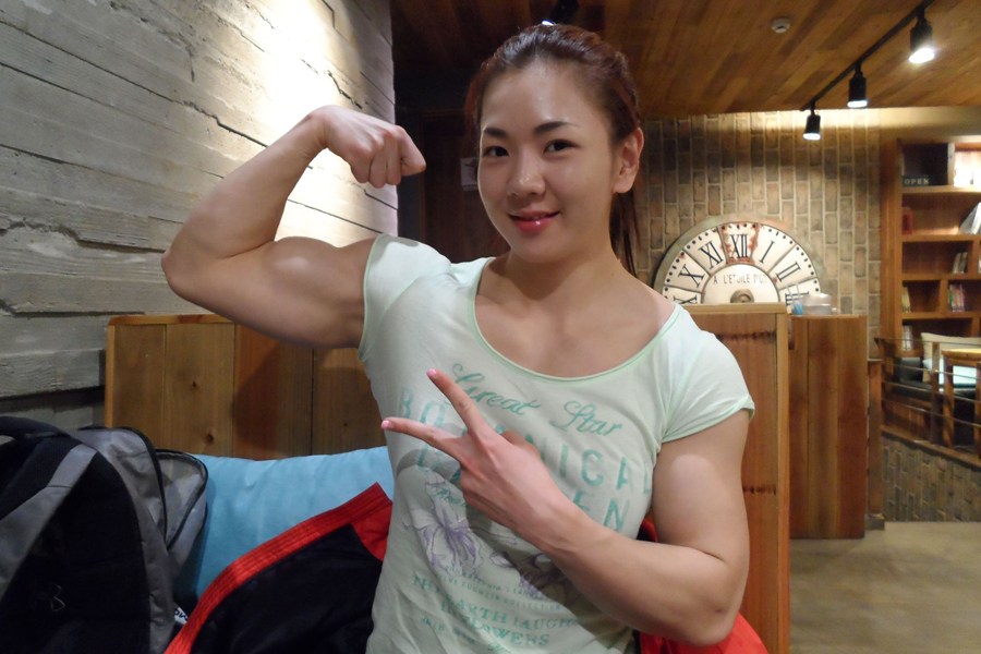 【揭秘】韓國金剛芭比：老公是教練 健身致胸縮水