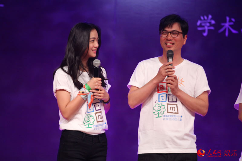 湯唯金泰勇夫婦現身大學生電影節 現場甜蜜互動【組圖】
