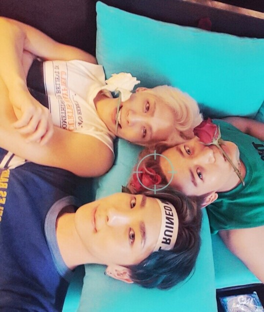 SHINee新專輯幕后照公開 泰民素顏皮膚贊【組圖】