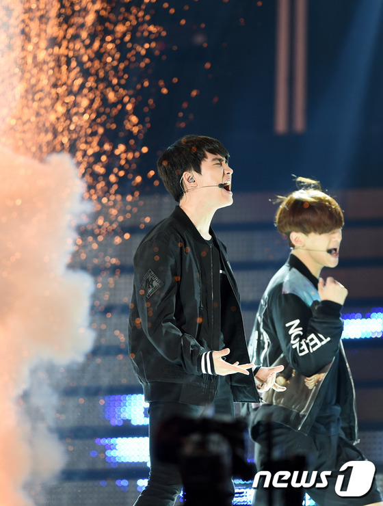“2015夢想演唱會”群星云集 exo全員現身引尖叫SHINee全新造型【組圖】