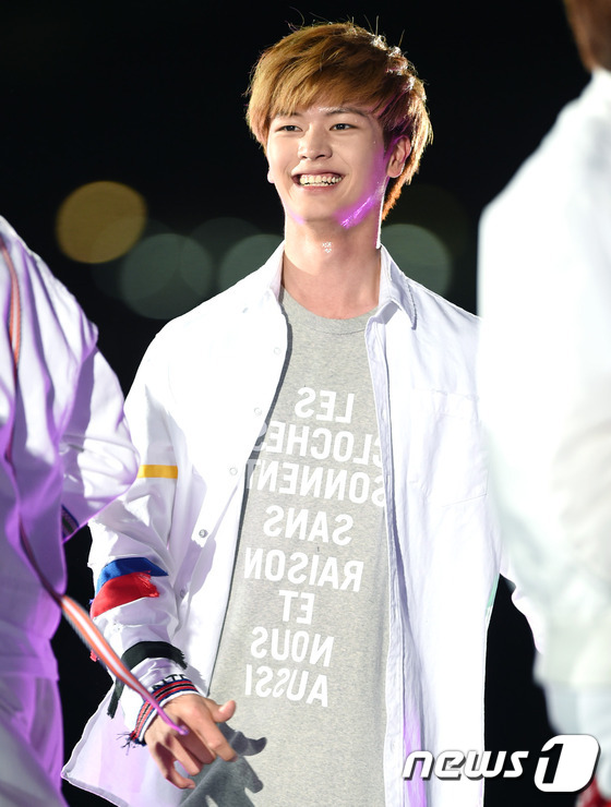 “2015夢想演唱會”群星云集 exo全員現身引尖叫SHINee全新造型【組圖】