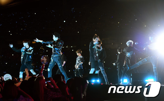 “2015夢想演唱會”群星云集 exo全員現身引尖叫SHINee全新造型【組圖】