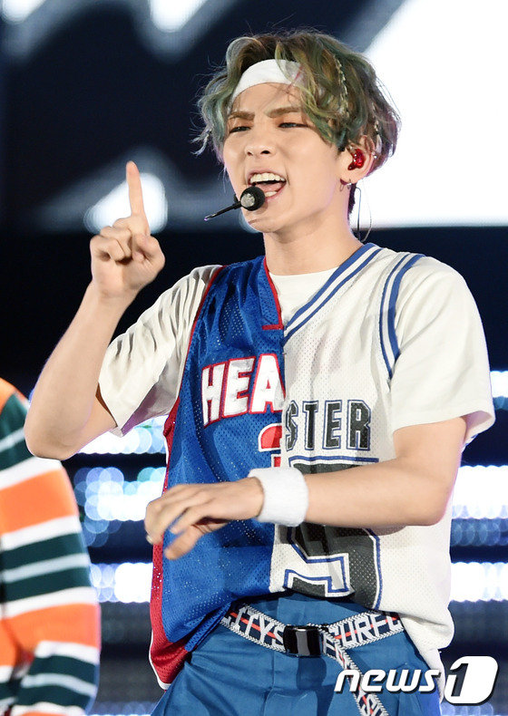 “2015夢想演唱會”群星云集 exo全員現身引尖叫SHINee全新造型【組圖】