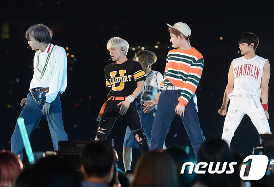 “2015夢想演唱會”群星云集 exo全員現身引尖叫SHINee全新造型【組圖】