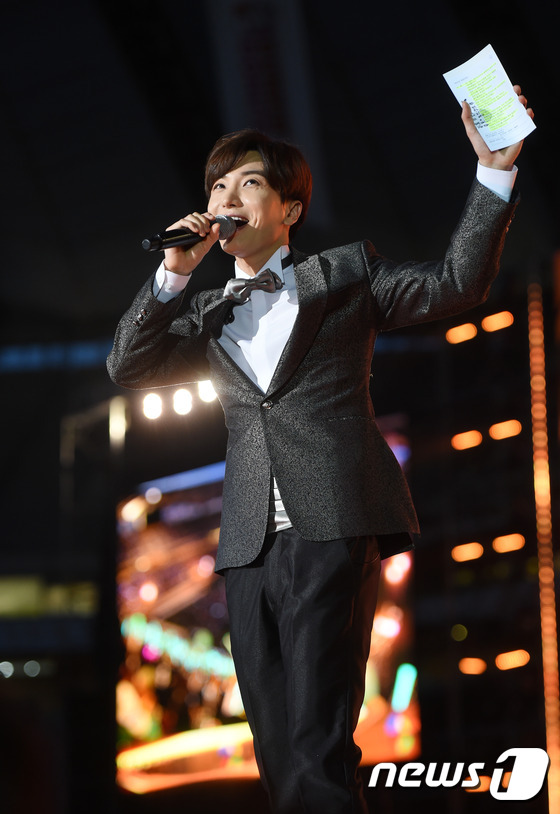 “2015夢想演唱會”群星云集 exo全員現身引尖叫SHINee全新造型【組圖】