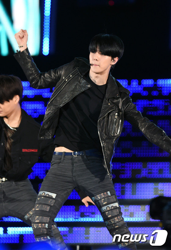 “2015夢想演唱會”群星云集 exo全員現身引尖叫SHINee全新造型【組圖】