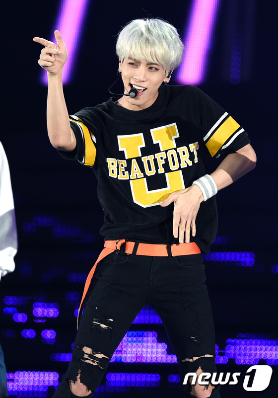“2015夢想演唱會”群星云集 exo全員現身引尖叫SHINee全新造型【組圖】