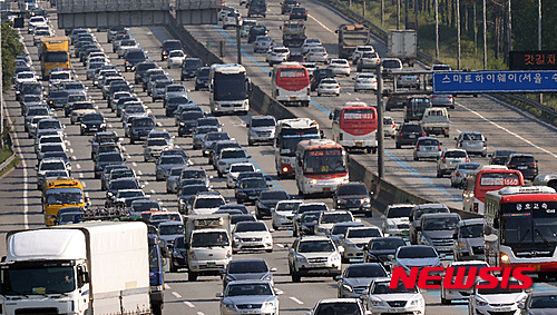 韓國佛誕節黃金假期結束 返程車輛高速上擁堵【組圖】