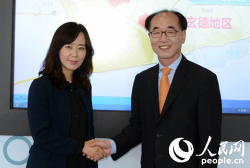 韓國黃海經濟自由區廳廳長全泰憲（右）