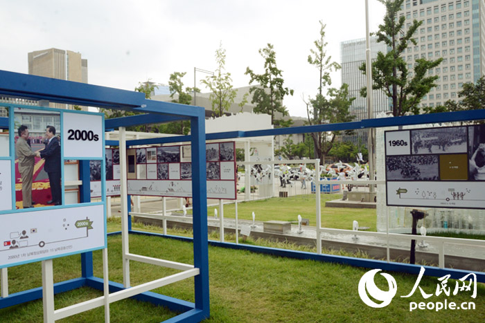 韓國迎光復70周年 街巷間太極旗飄揚【組圖】