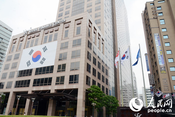 紀念韓國光復70周年 太極旗席卷首爾市中心各大建筑