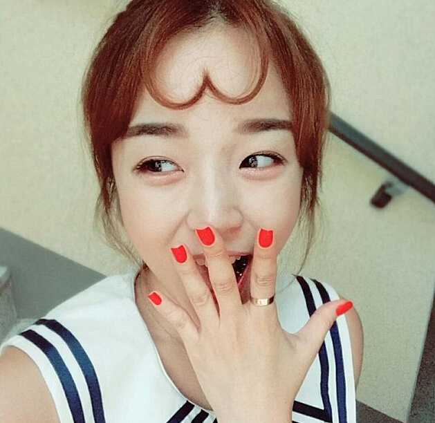 韓國流行“愛心劉?！?美女網上紛紛曬照【組圖】