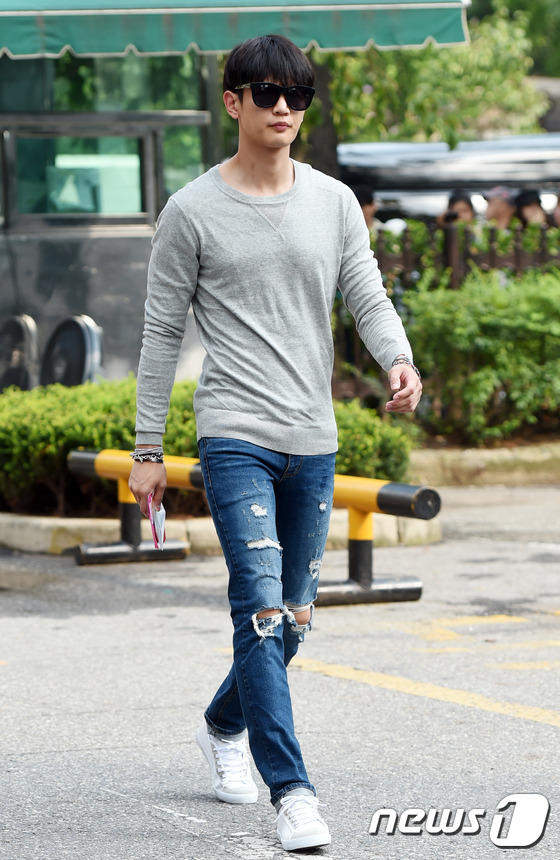 Tara A pink“ 上班路”斗艷 got7成員Jackson潮范十足【組圖】