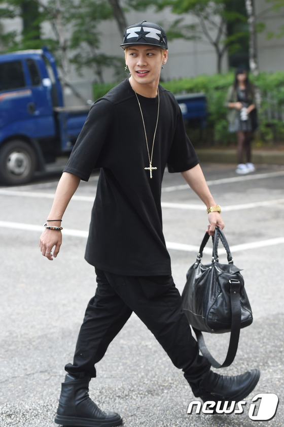 Tara A pink“ 上班路”斗艷 got7成員Jackson潮范十足【組圖】