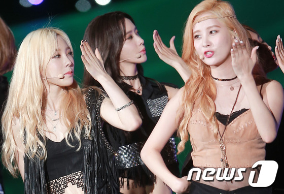 少女時代秀腿露腰身材好 AOA A PINK“光復節演唱會”斗艷【組圖】