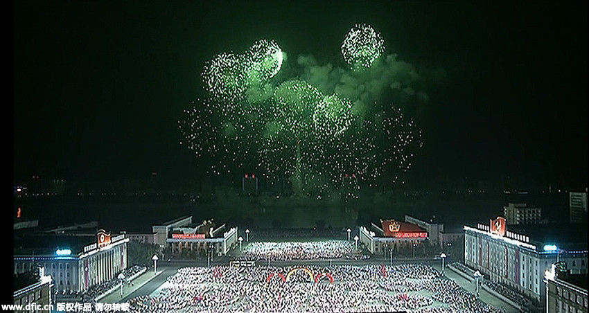 朝鮮燃放煙花舉辦晚會 慶祝光復70周年【組圖】