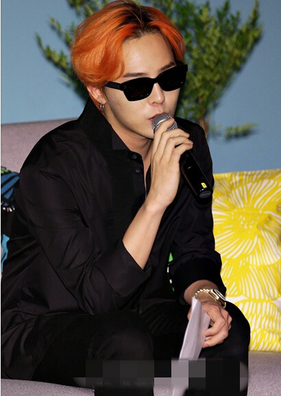 bigbang權志龍現身發布會 戴墨鏡扮酷紅發搶鏡【組圖】 