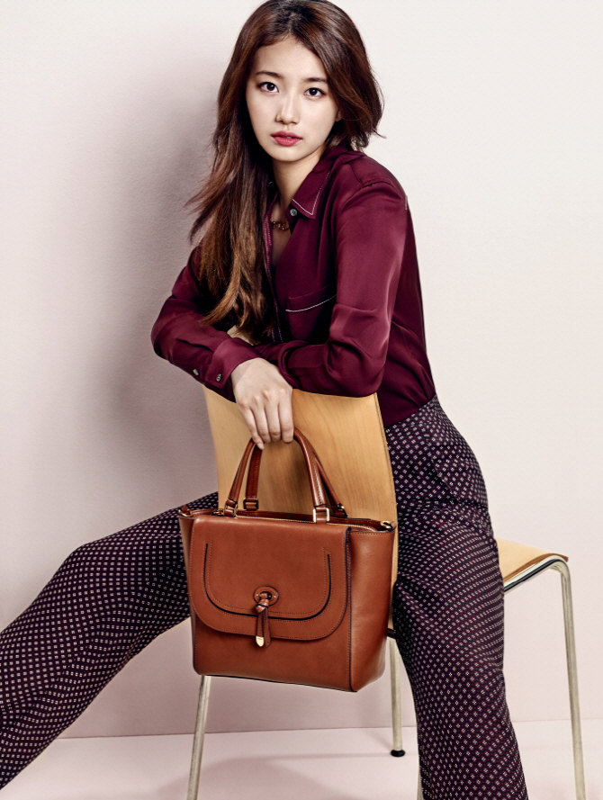 李敏鎬女友秀智拍寫真 優雅端莊OL范兒【組圖】