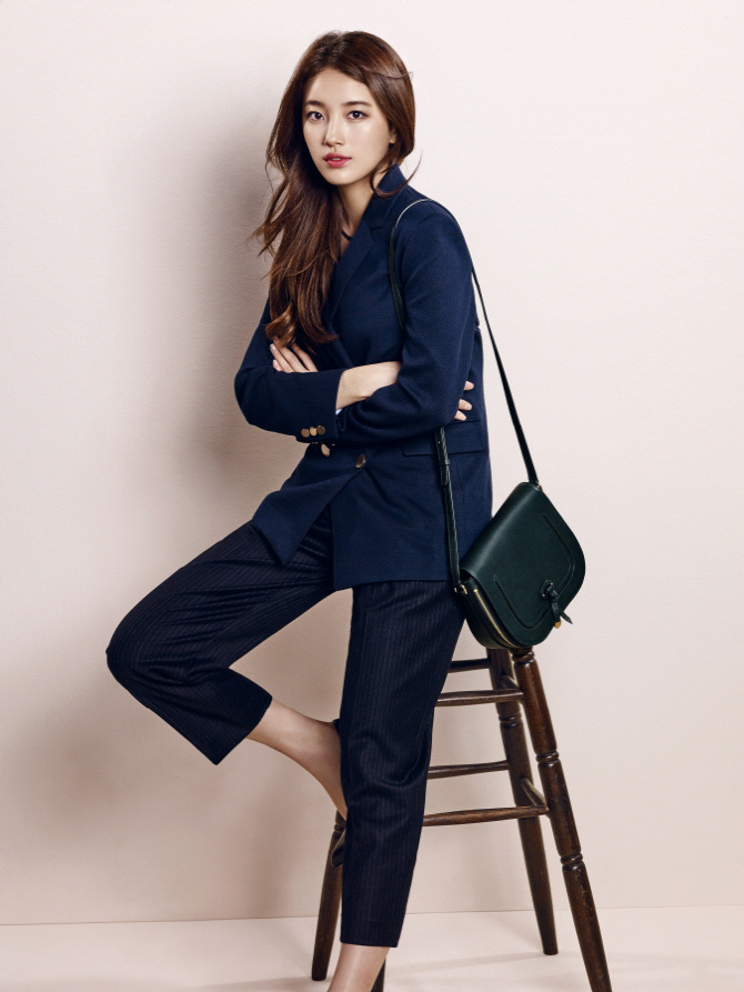 李敏鎬女友秀智拍寫真 優雅端莊OL范兒【組圖】