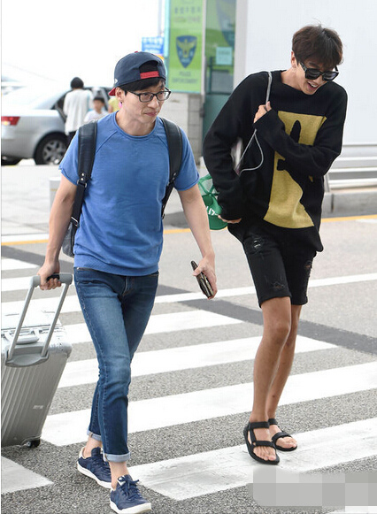 李光洙劉在石現身機場赴上海 大長腿吸睛展暖男氣質【組圖】