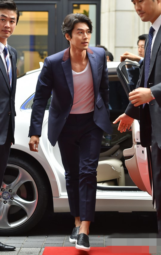 玄彬現身為品牌站臺 紳士帥氣酒窩迷人【組圖】