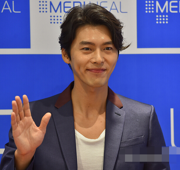 玄彬現身為品牌站臺 紳士帥氣酒窩迷人【組圖】