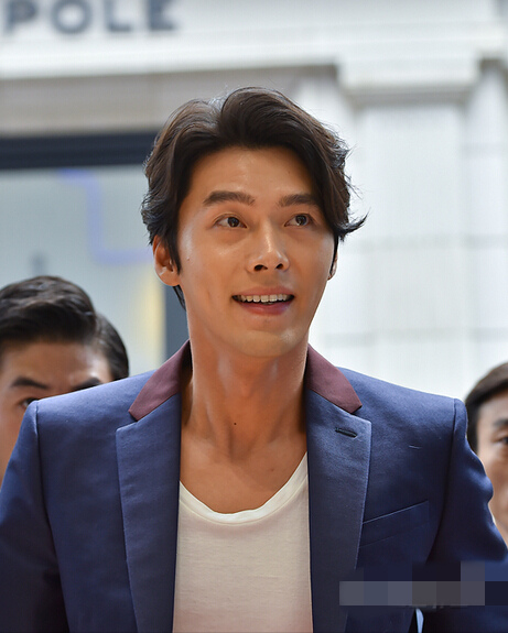 玄彬現身為品牌站臺 紳士帥氣酒窩迷人【組圖】