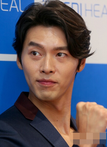 玄彬現身為品牌站臺 紳士帥氣酒窩迷人【組圖】