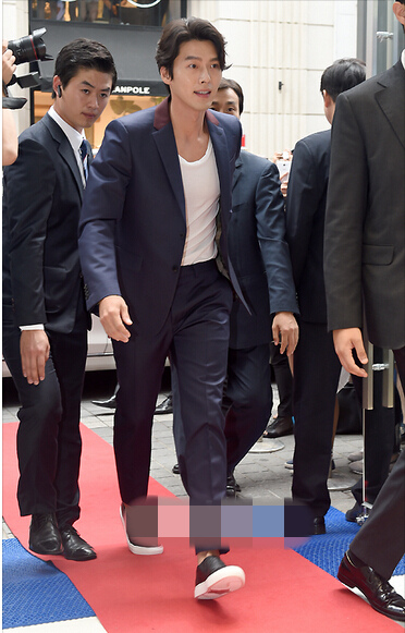 玄彬現身為品牌站臺 紳士帥氣酒窩迷人【組圖】