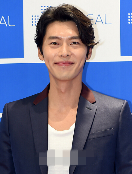 玄彬現身為品牌站臺 紳士帥氣酒窩迷人【組圖】