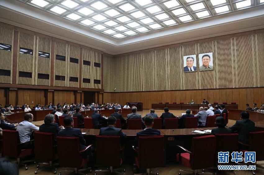 這是8月21日在朝鮮首都平壤拍攝的朝鮮半島局勢報告會現場。