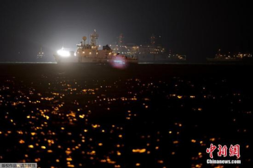 資料圖片：“世越號”自去年4月16日在全羅南道珍島郡近海沉沒后仍在水中，9名失蹤者下落不明。