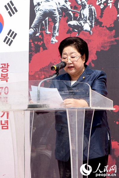 “紀念世界反法西斯戰爭勝利70周年日軍侵略罪行圖片展”在首爾舉行【組圖】