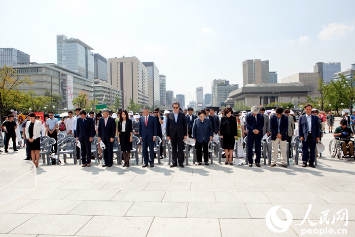 “紀念世界反法西斯戰爭勝利70周年日軍侵略罪行圖片展”在首爾舉行【組圖】
