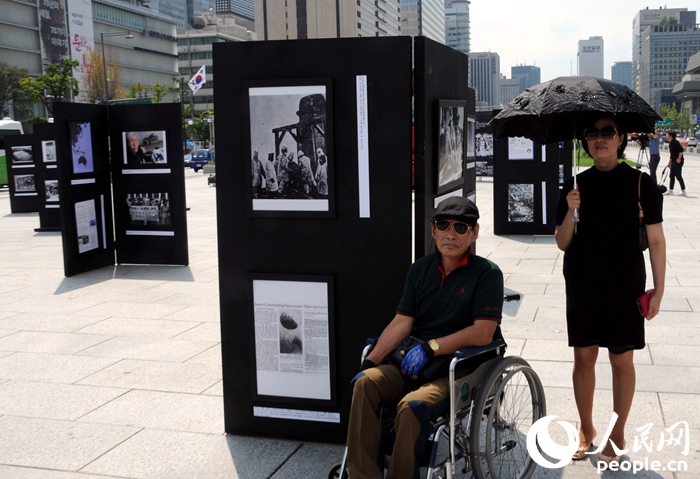 “紀念世界反法西斯戰爭勝利70周年日軍侵略罪行圖片展”在首爾舉行【組圖】