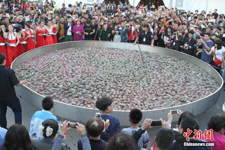 超大份韓國拌飯引圍觀 盤點餐桌上的吉尼斯世界紀錄（組圖）