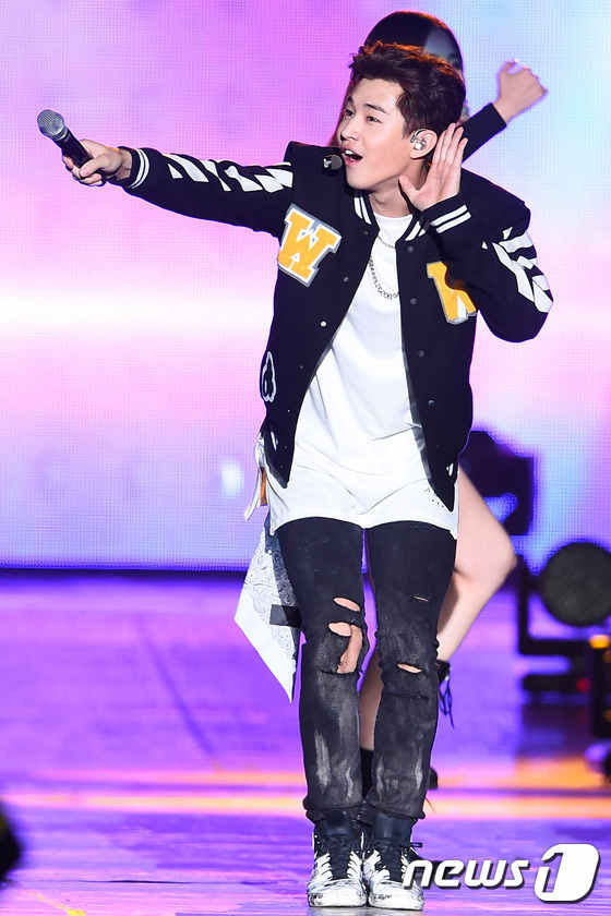 EXO、Super Junior、Red Velvet齊聚韓流演唱會 精彩表演火爆全場【組圖】