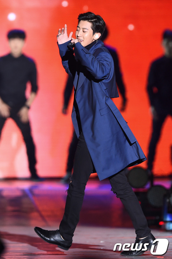 EXO、Super Junior、Red Velvet齊聚韓流演唱會 精彩表演火爆全場【組圖】