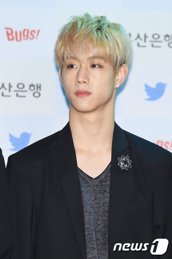 EXO混搭風裝扮現身超吸睛 與GOT7同場拼人氣【組圖】