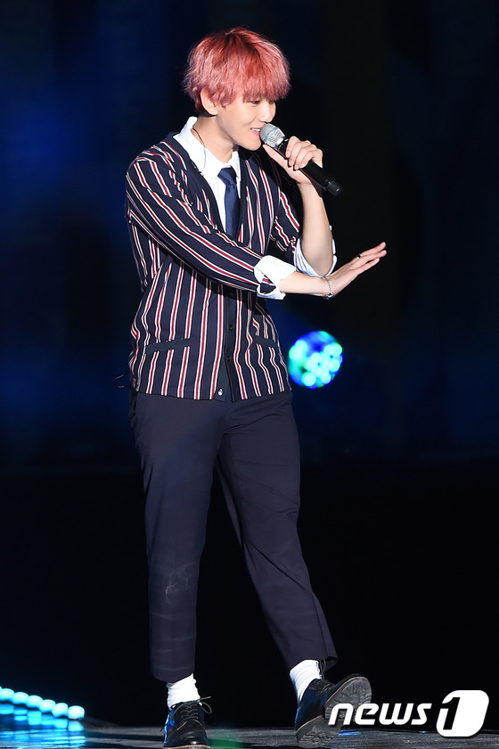 EXO混搭風裝扮現身超吸睛 與GOT7同場拼人氣【組圖】
