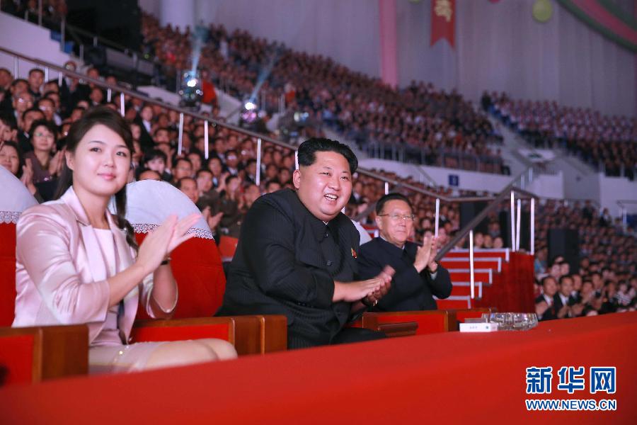 金正恩觀看青峰樂團演出【組圖】
