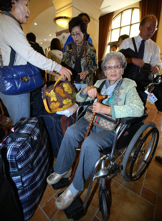 韓朝離散家屬團聚活動前夕 韓方家屬集合等待重聚【組圖】