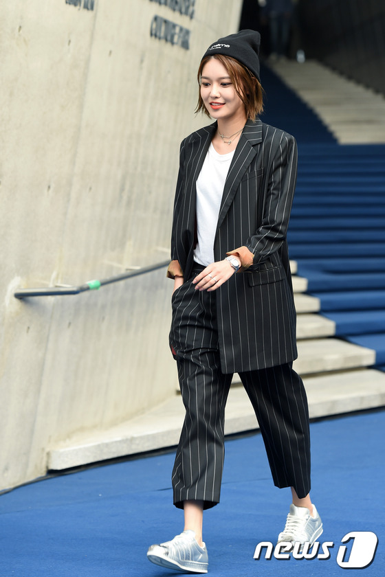 少女時代樸信惠李菲兒首爾時裝周比美 秀英男友風裝扮個性十足【組圖】