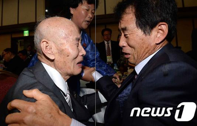 韓朝離散家屬開始進行第一輪團聚(組圖) 