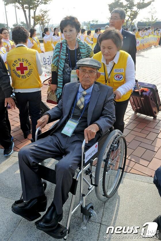 韓朝離散家屬開始進行第一輪團聚(組圖) 